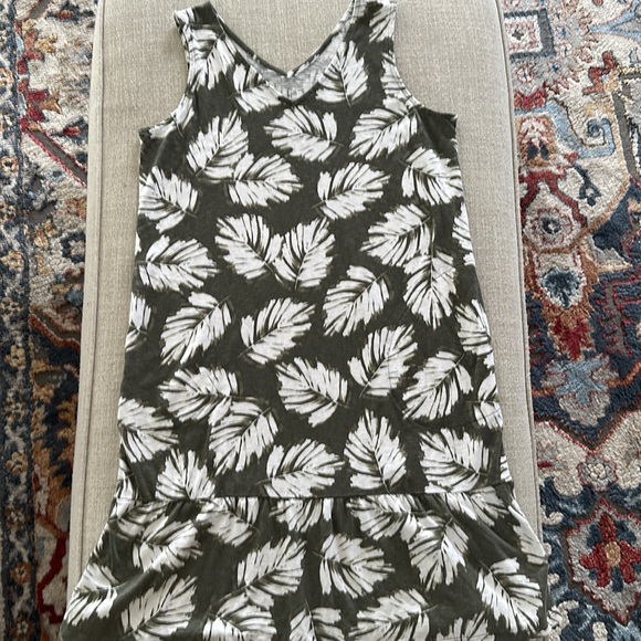 J Jill Dress Midi Flounced Hem Double V Neck Knit Dress.  Size X Small - Picture 2 of 7